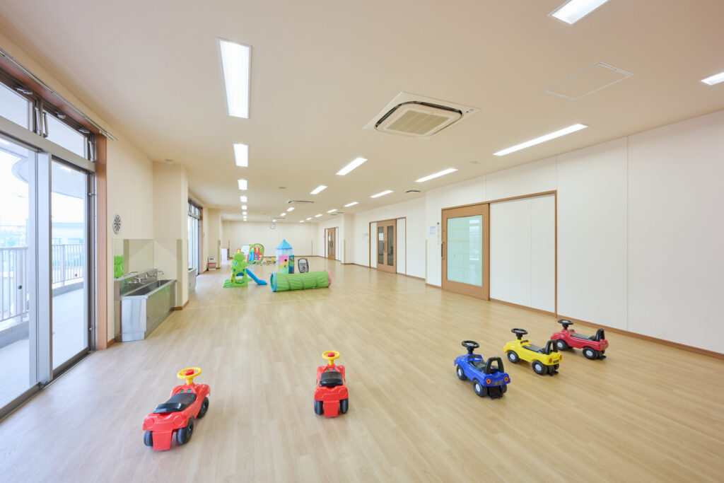 ANNEX棟の明るい室内ホール